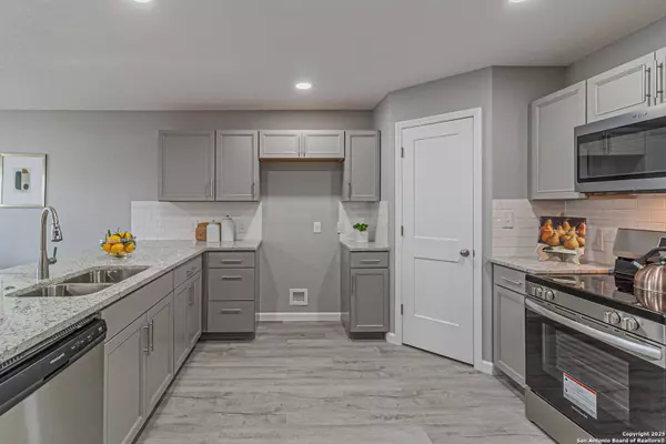 4935 Bartmer, San Antonio, TX 78228