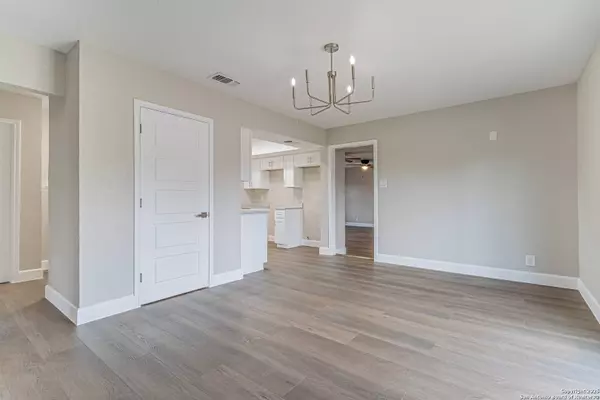 7203 Bellbrook, San Antonio, TX 78227