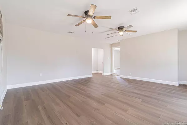 7203 Bellbrook, San Antonio, TX 78227