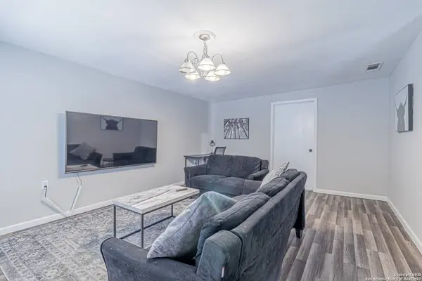 530 Valley Park Dr, San Antonio, TX 78227