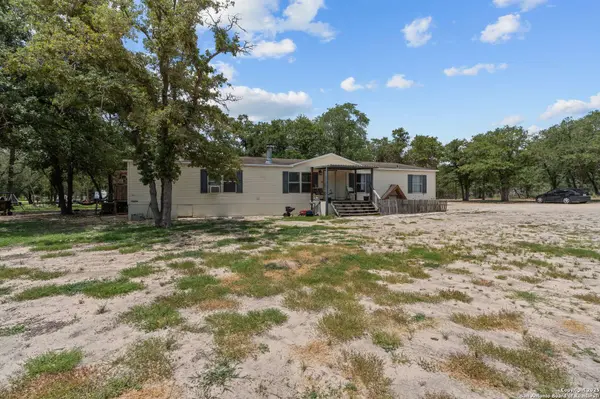 129 Kothmann Rd, La Vernia, TX 78121