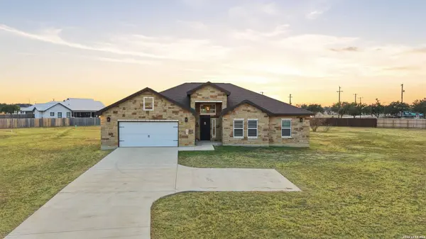 100 W Short Meadow, Lytle, TX 78052