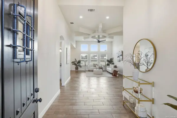 100 W Short Meadow, Lytle, TX 78052