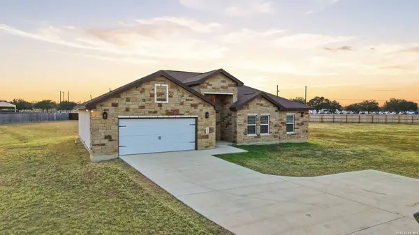 100 W Short Meadow, Lytle, TX 78052