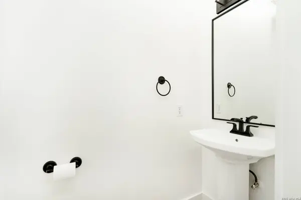 8910 Los Sonoma Rio, Helotes, TX 78023