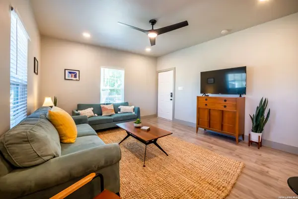 1123 S Olive, San Antonio, TX 78210