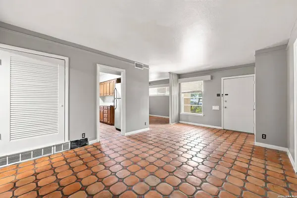 1157 Garraty UNIT B, Terrell Hills, TX 78209