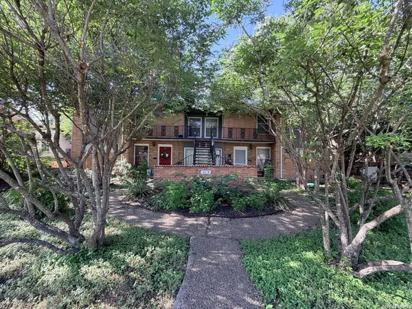 1157 Garraty Rd, Terrell Hills, TX 78209