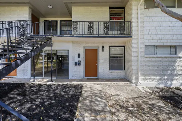 1157 Garraty Rd, Terrell Hills, TX 78209