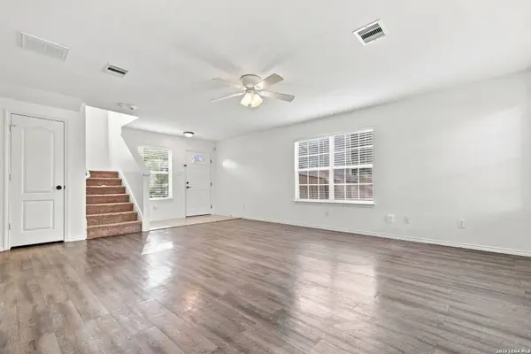 11203 Dallas Coach, San Antonio, TX 78254
