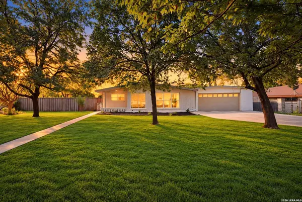 100 Riviera Dr, Castle Hills, TX 78213