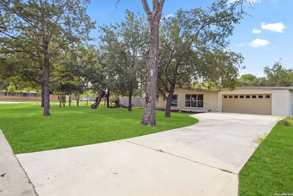 100 Riviera Dr, Castle Hills, TX 78213
