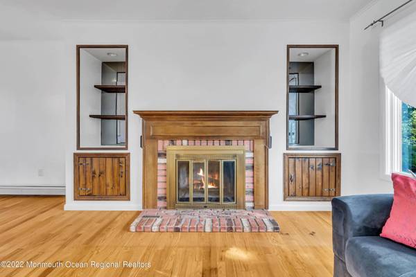 17 Johnston Street, Oakhurst, NJ 07755