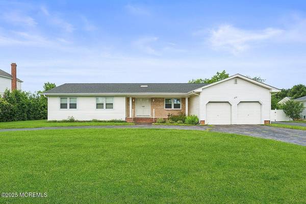 14 Darien Drive, West Long Branch, NJ 07764