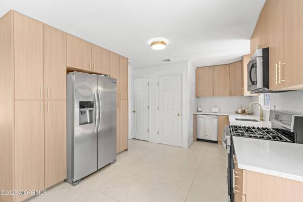 26 Hilltop Road, West Long Branch, NJ 07764