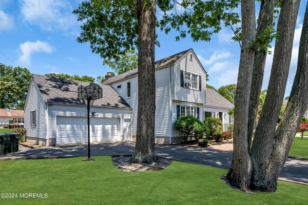 295 Jerome Avenue, Oakhurst, NJ 07755