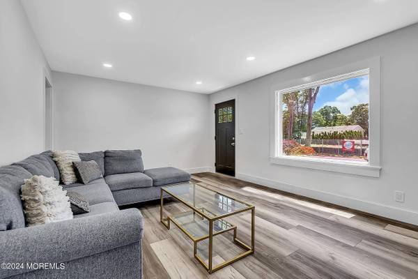 295 Jerome Avenue, Oakhurst, NJ 07755