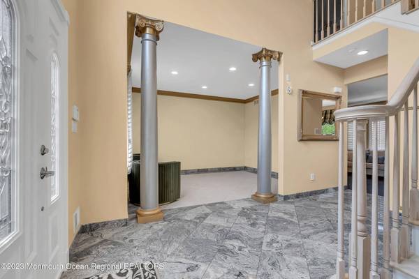 7 Mackenzie Road, Eatontown, NJ 07724