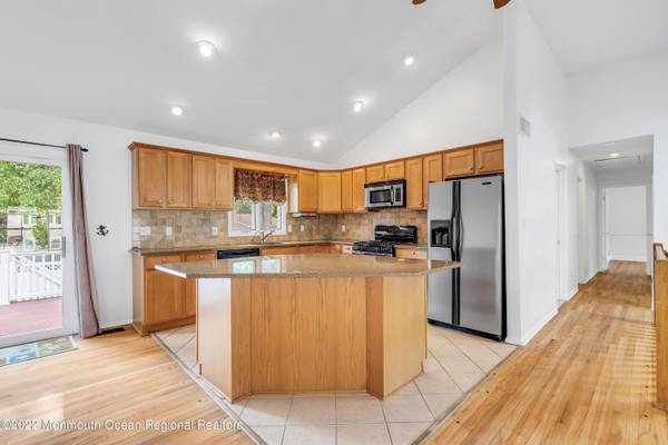 1802 Holbrook Street, Oakhurst, NJ 07755