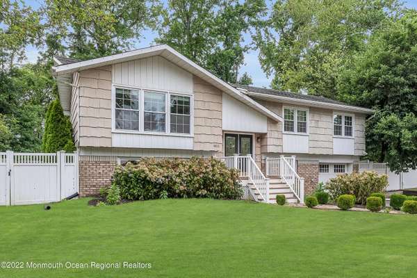 1802 Holbrook Street, Oakhurst, NJ 07755