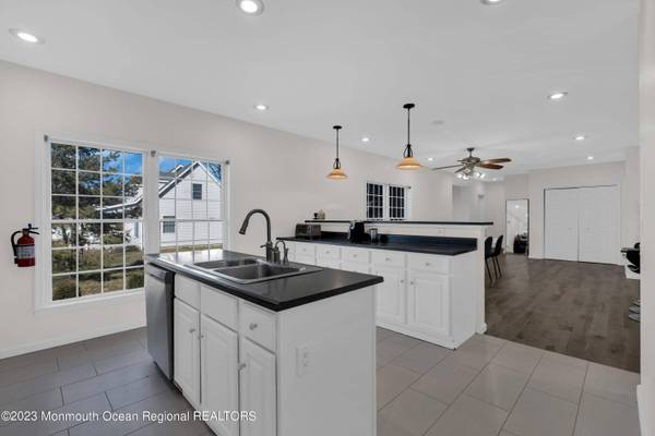 3745 W Park Avenue, Oakhurst, NJ 07755