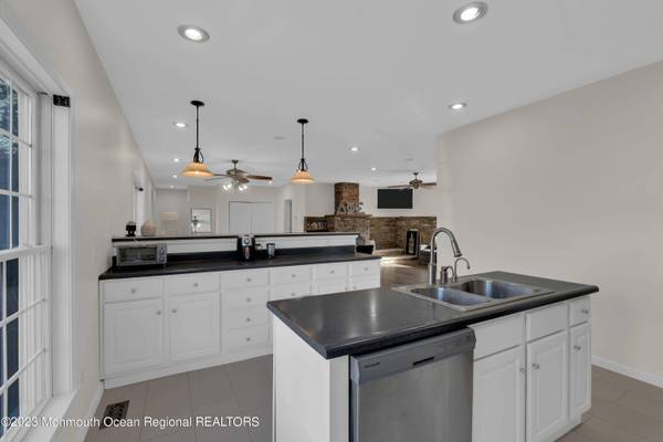 3745 W Park Avenue, Oakhurst, NJ 07755