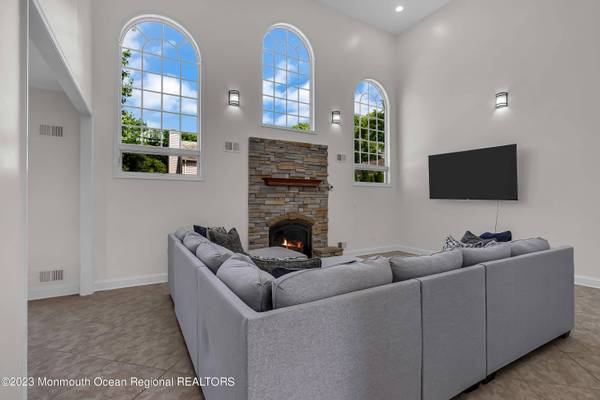 1607 Holbrook Street, Oakhurst, NJ 07755