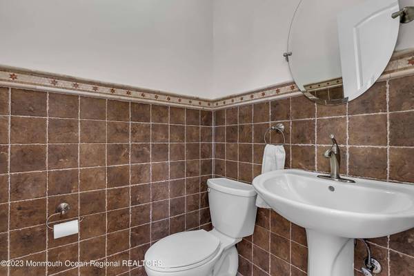 1607 Holbrook Street, Oakhurst, NJ 07755