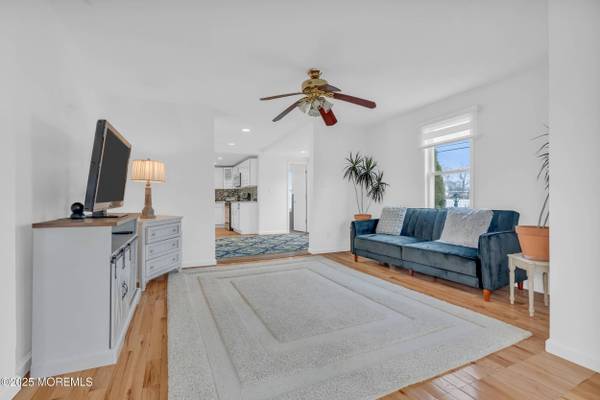 323 Roosevelt Avenue, Oakhurst, NJ 07755