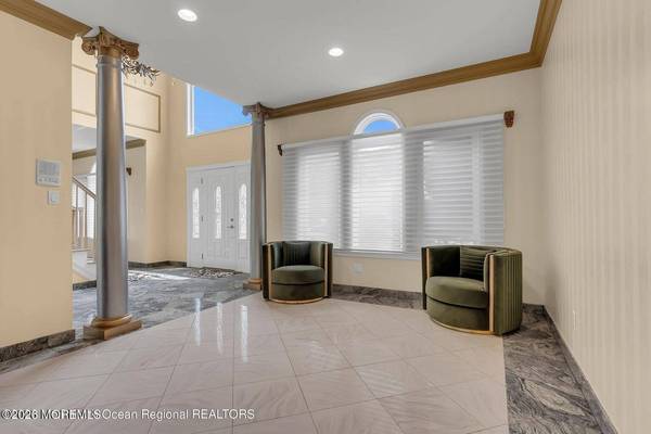 7 Mackenzie Road, Eatontown, NJ 07724