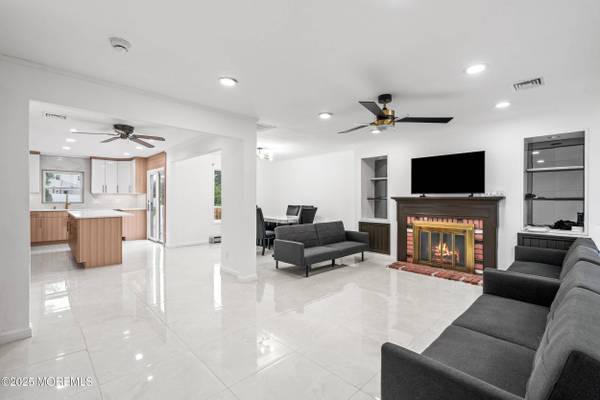 17 Johnston Street, Oakhurst, NJ 07755