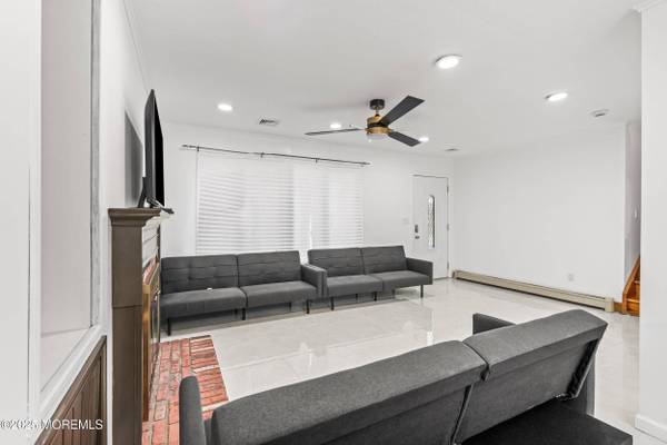 17 Johnston Street, Oakhurst, NJ 07755