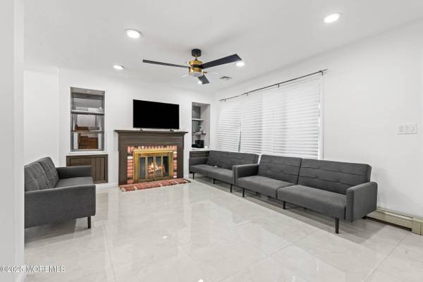 17 Johnston Street, Oakhurst, NJ 07755