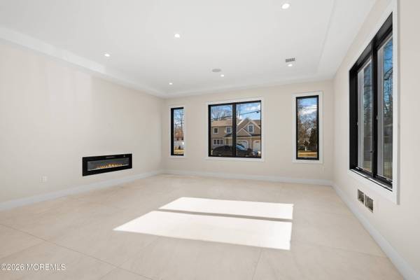 150 Ampere Avenue, Oakhurst, NJ 07755