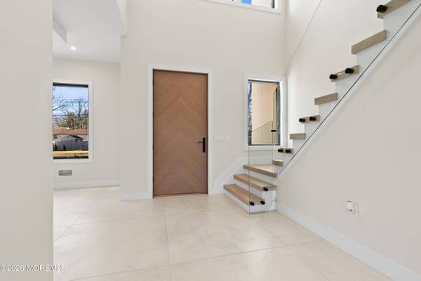 150 Ampere Avenue, Oakhurst, NJ 07755