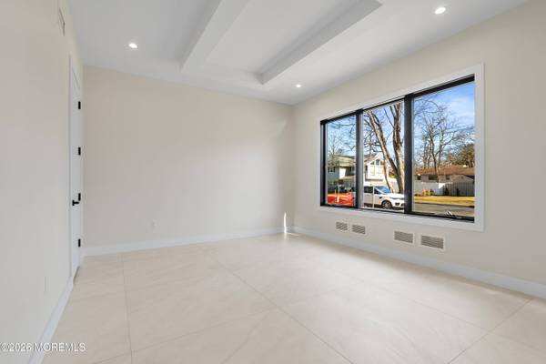 150 Ampere Avenue, Oakhurst, NJ 07755
