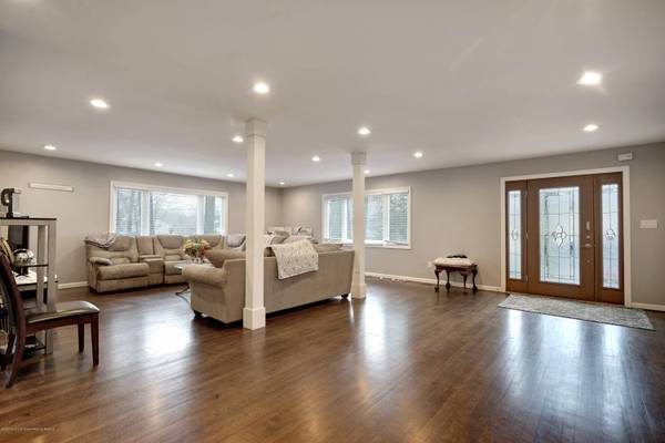 181 Larchwood Avenue, Oakhurst, NJ 07755