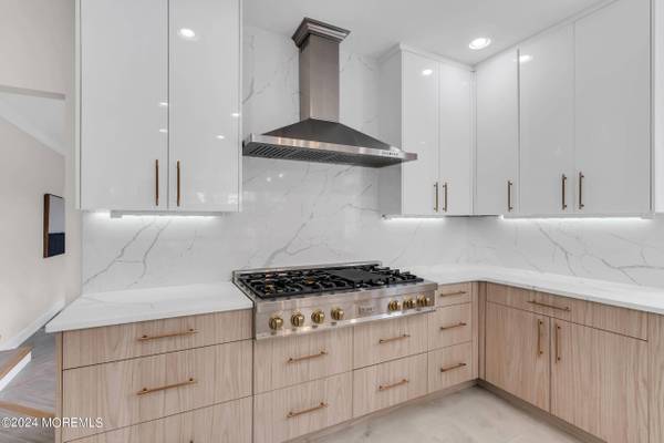 22 Meadow Lane, West Long Branch, NJ 07764