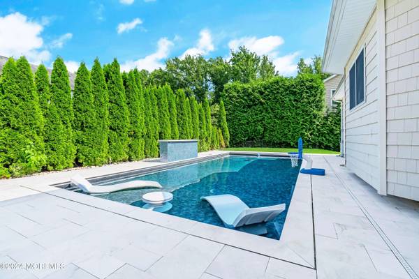 1607 Holbrook Street, Oakhurst, NJ 07755