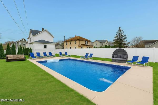 323 Roosevelt Avenue, Oakhurst, NJ 07755