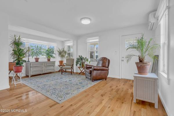 323 Roosevelt Avenue, Oakhurst, NJ 07755