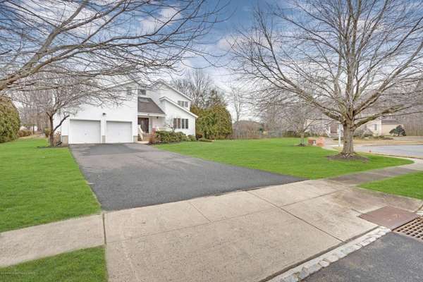 90 Georgetown Road, Eatontown, NJ 07724