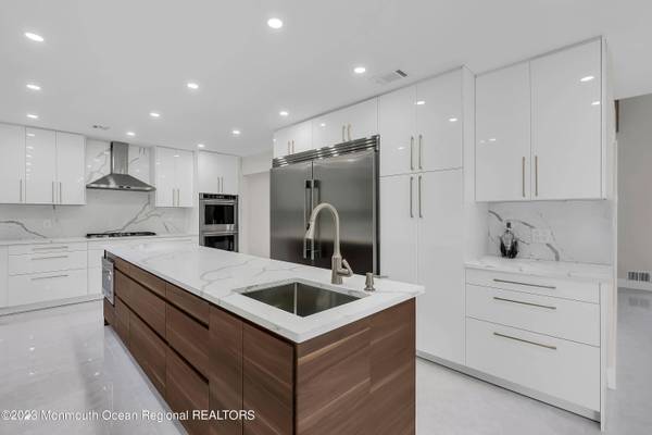 265 Whalepond Road, Oakhurst, NJ 07755