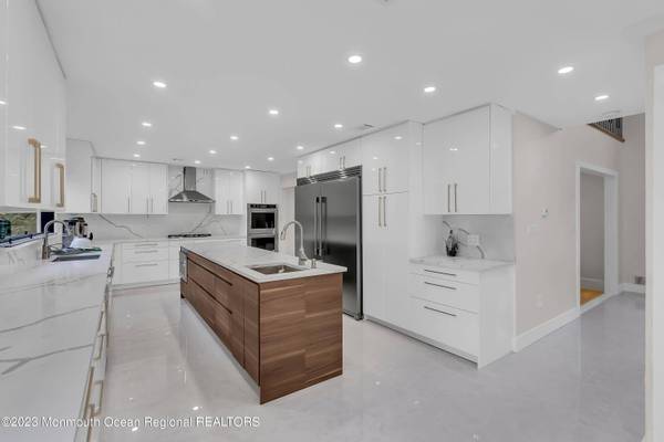 265 Whalepond Road, Oakhurst, NJ 07755