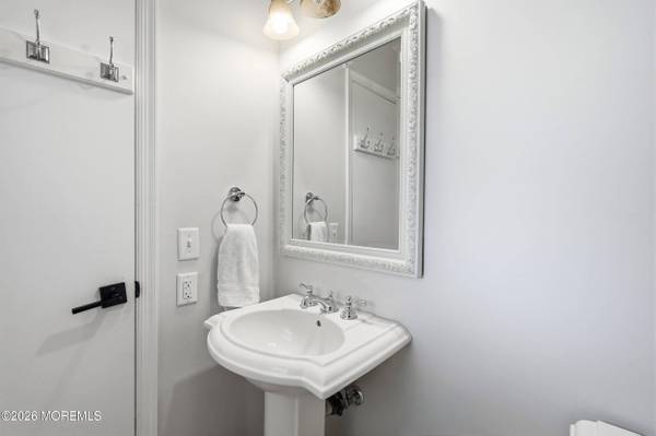 4 Cheryl Drive, Oakhurst, NJ 07755