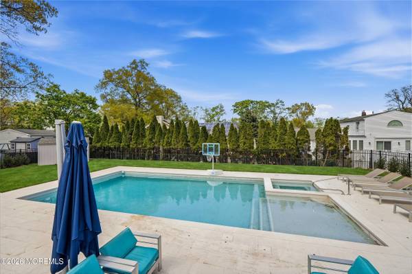 4 Cheryl Drive, Oakhurst, NJ 07755