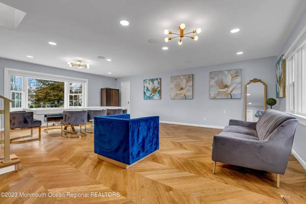 522 W Lincoln Avenue, Oakhurst, NJ 07755