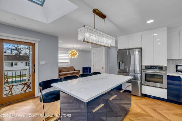 522 W Lincoln Avenue, Oakhurst, NJ 07755