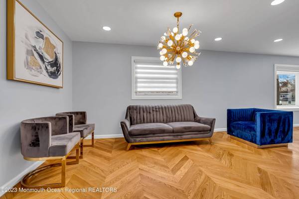 522 W Lincoln Avenue, Oakhurst, NJ 07755
