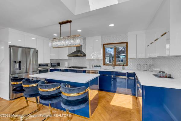 522 W Lincoln Avenue, Oakhurst, NJ 07755